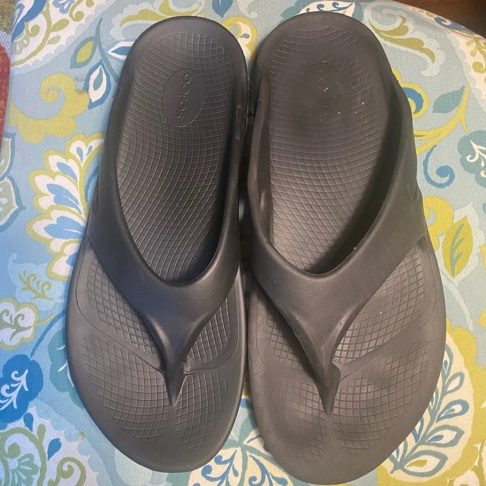 OOFOS Black Recovery Flip Flops Men 13